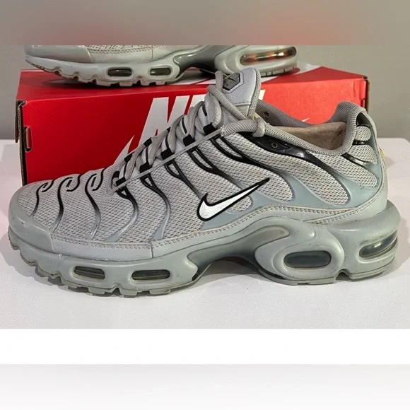 Nike Air Max Plus TN Wolf Grey Lace Up Men's Sneakers Size 9 - Picture 2 of 11
